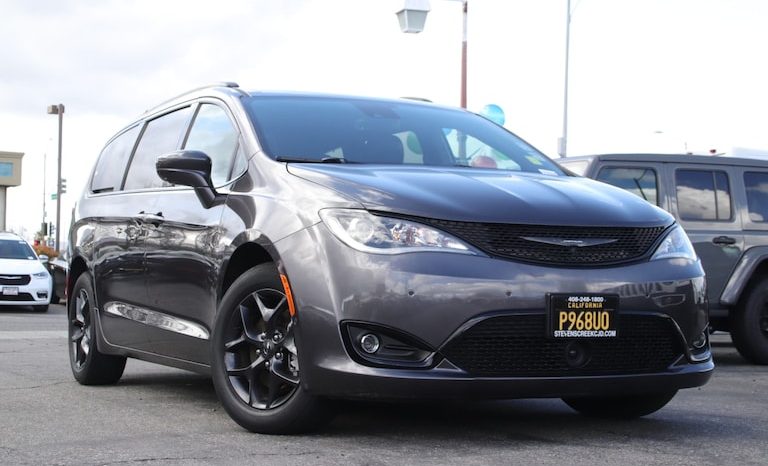 
								Used 2019 Chrysler Pacifica full									