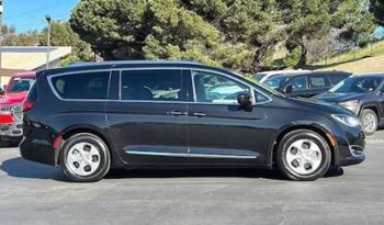 
										Used 2017 Chrysler Pacifica full									