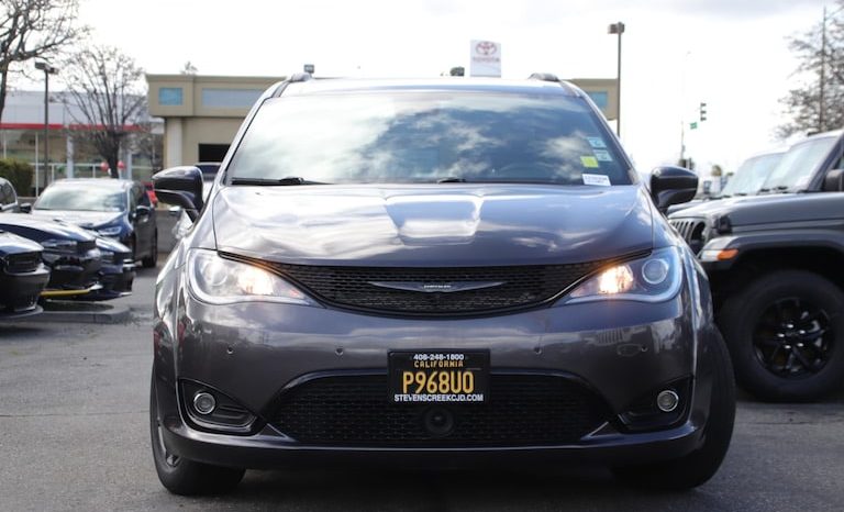 
								Used 2019 Chrysler Pacifica full									