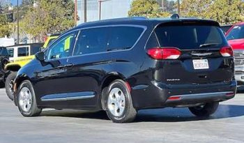 
										Used 2017 Chrysler Pacifica full									