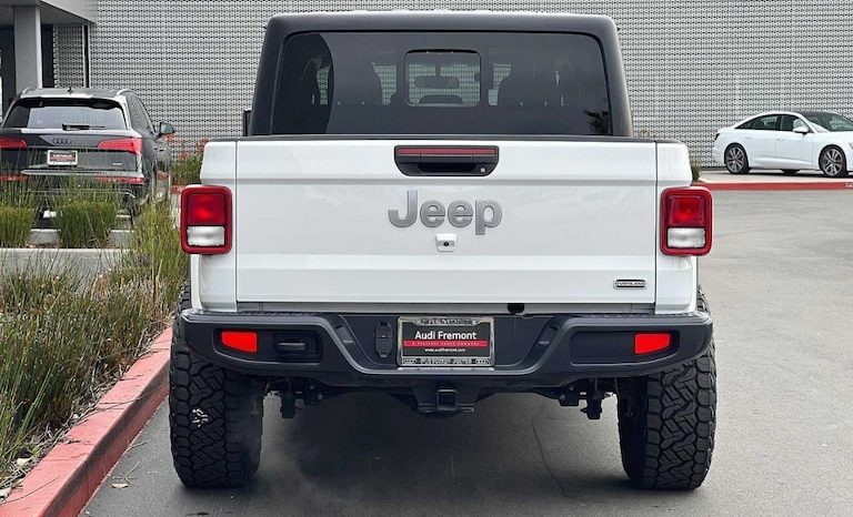 
								Used 2020 Jeep Gladiator full									