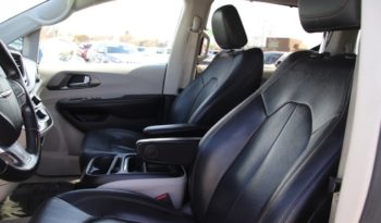 
										Used 2019 Chrysler Pacifica full									