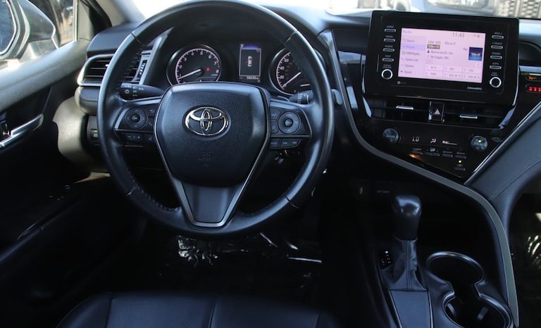 
								Used 2021 Toyota Camry full									