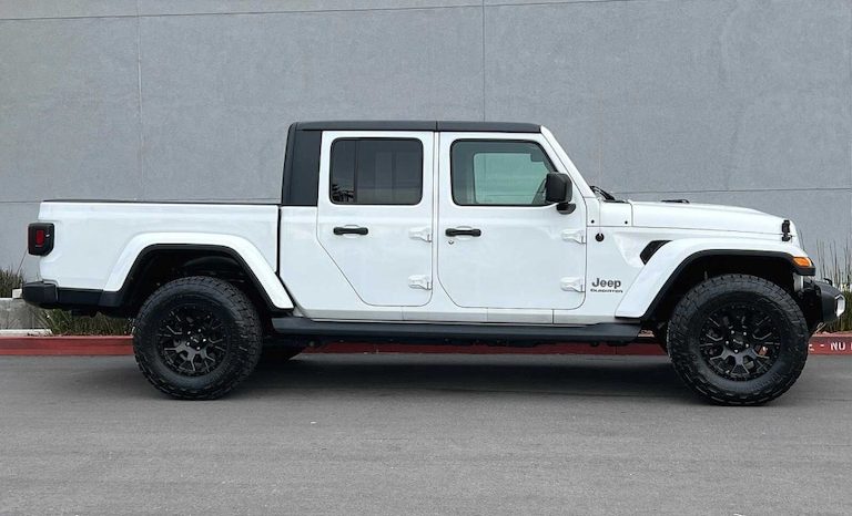 
								Used 2020 Jeep Gladiator full									