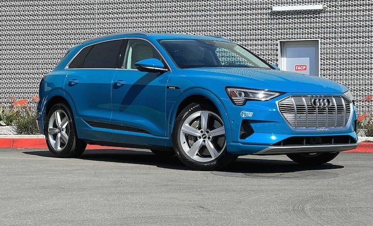 
								Used 2019 Audi e-tron full									